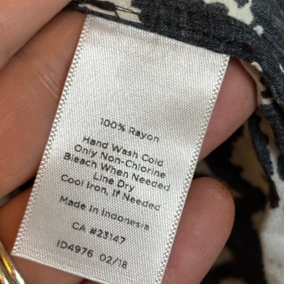 Talbots Blouse Women's Size XL Swirls Office Flowy Tunic Black White - Picture 4 of 4